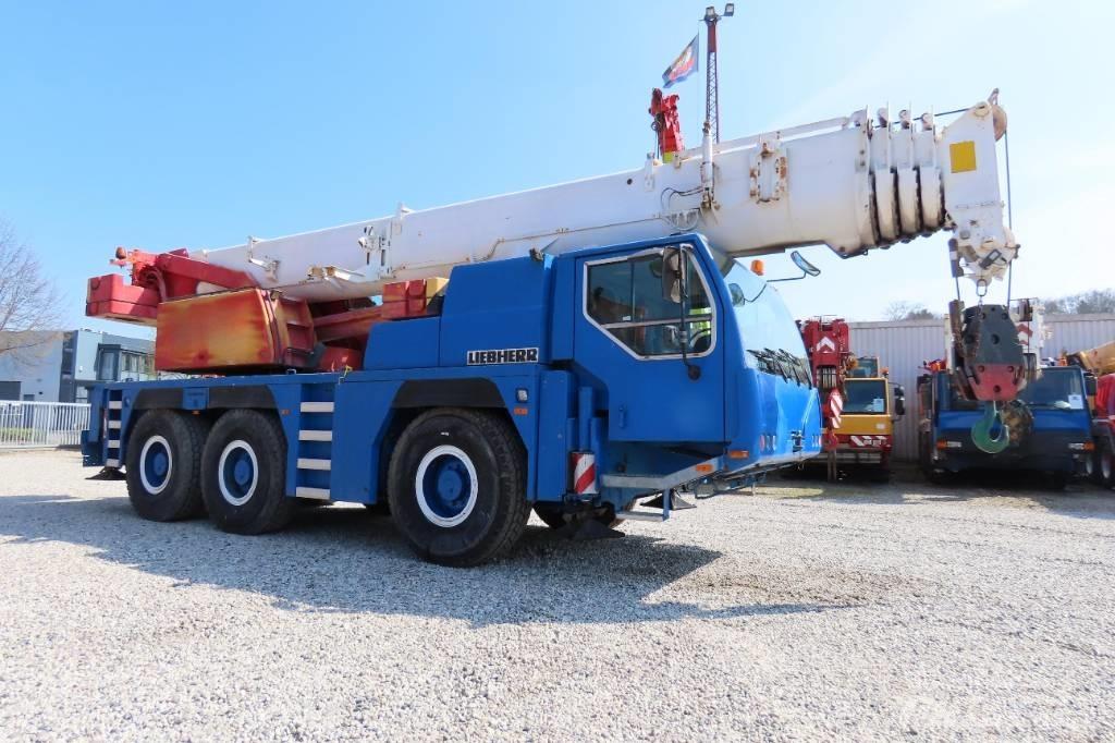 Liebherr LTM 1055-1 全路面起重機/吊車