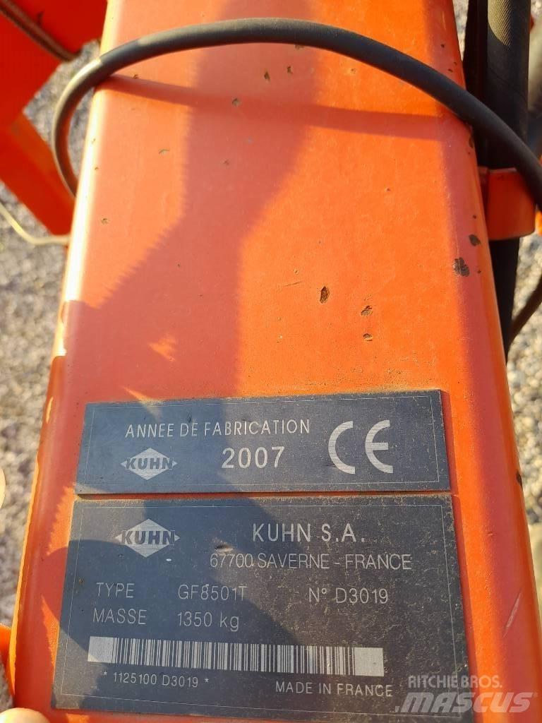 Kuhn GF 8501 T 耙與翻草機