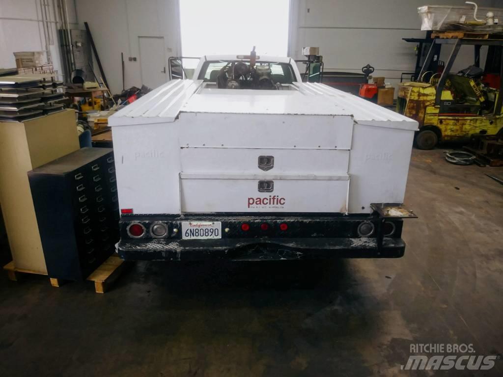 Chevrolet 3500 皮卡.傳統半斗卡車/側卸板