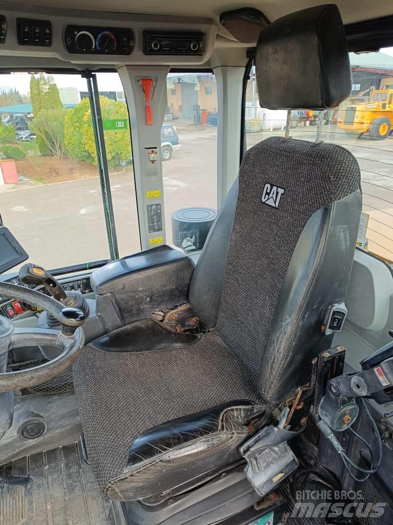 CAT 930M 輪胎式裝載機