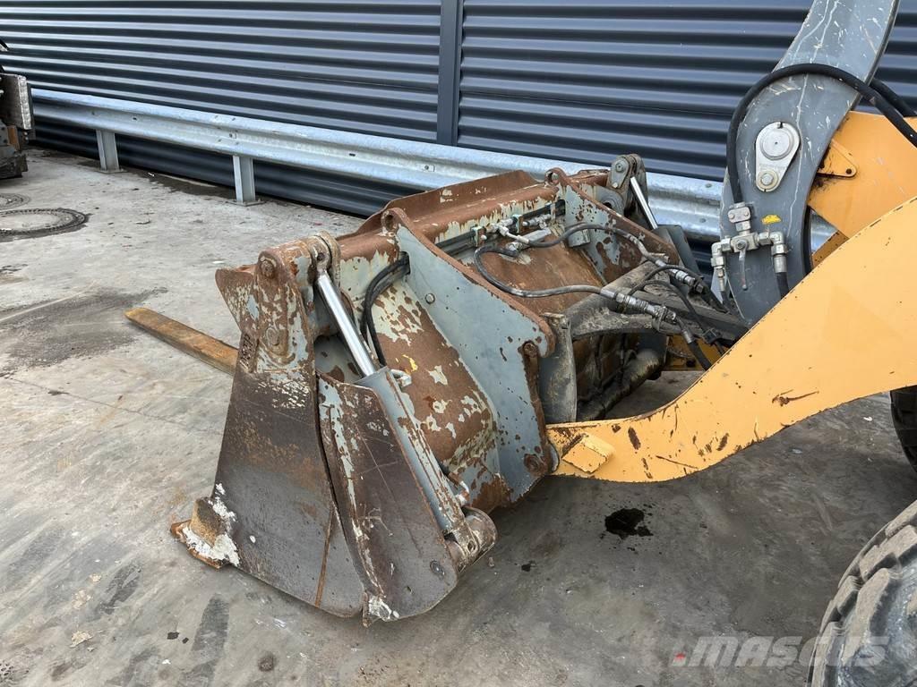 Liebherr L 506 輪胎式裝載機