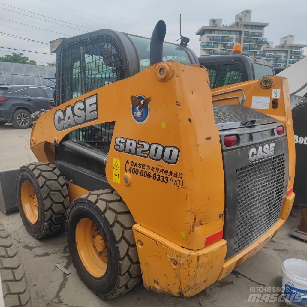 CASE SR 200 滑移轉向裝載機