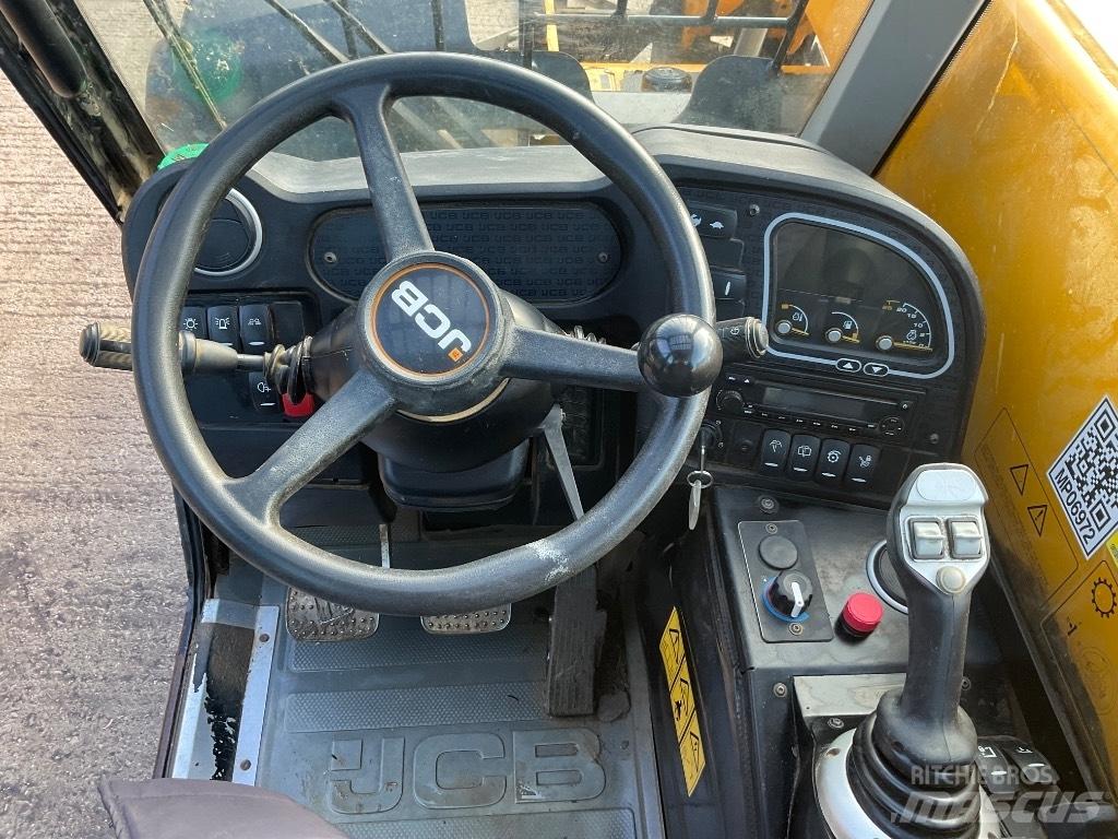 JCB 525-60 伸縮臂操作車