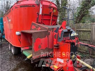 Kuhn EuroMix 動物進料機