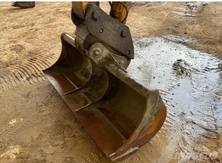 JCB JS 130 LC 履帶式 挖土機/掘鑿機/挖掘機