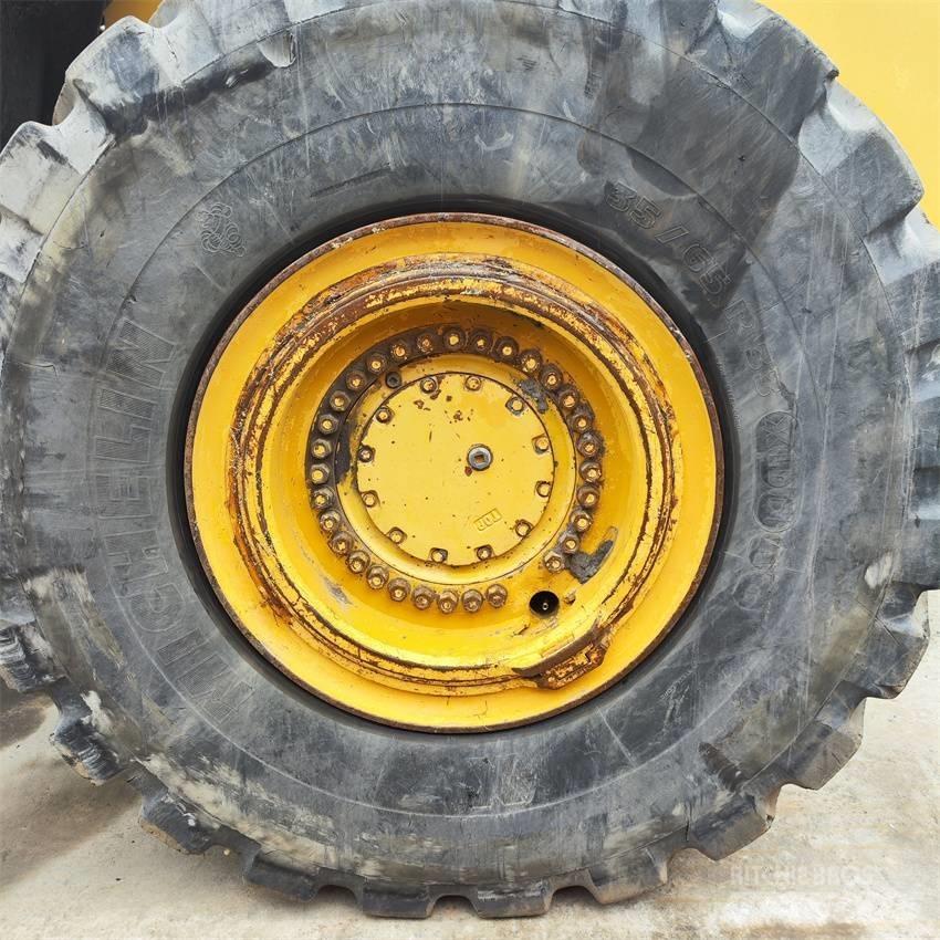 Komatsu WA 600-6 輪胎式裝載機