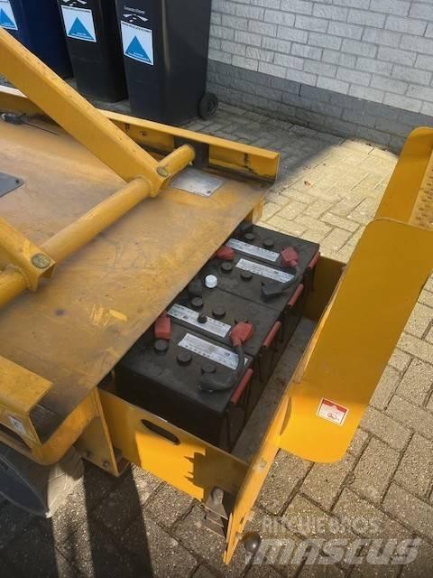 Haulotte Compact 12 剪式升降機