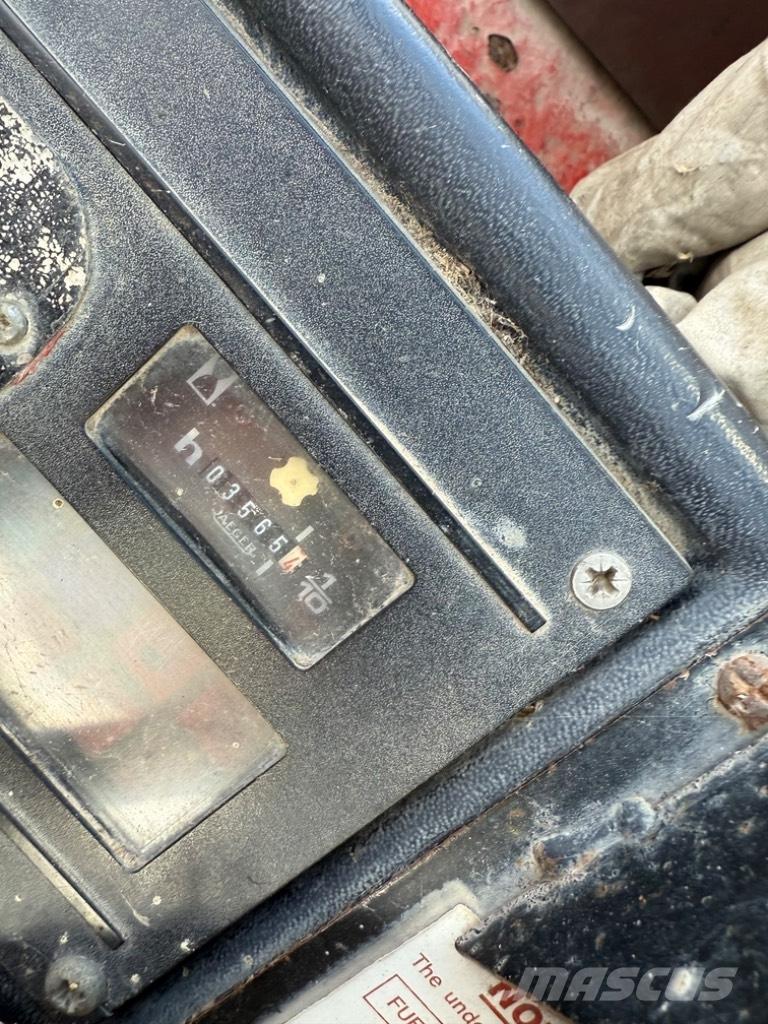 Manitou BT 420 伸縮臂操作車