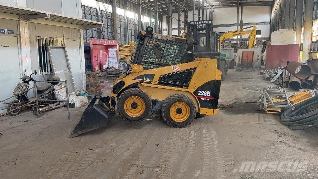 CAT 226 B 滑移轉向裝載機