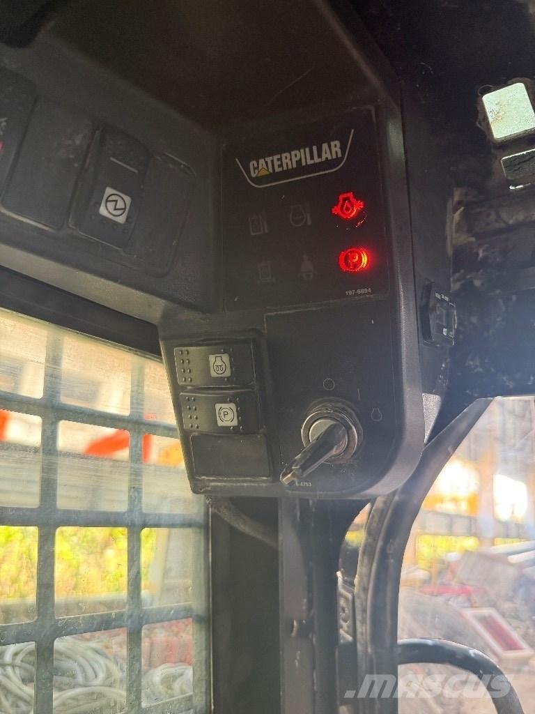 CAT 226 B 滑移轉向裝載機