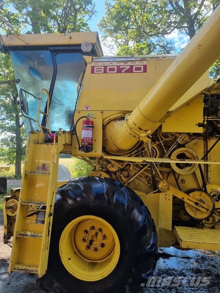 New Holland 8070, 20” 聯合收穫機