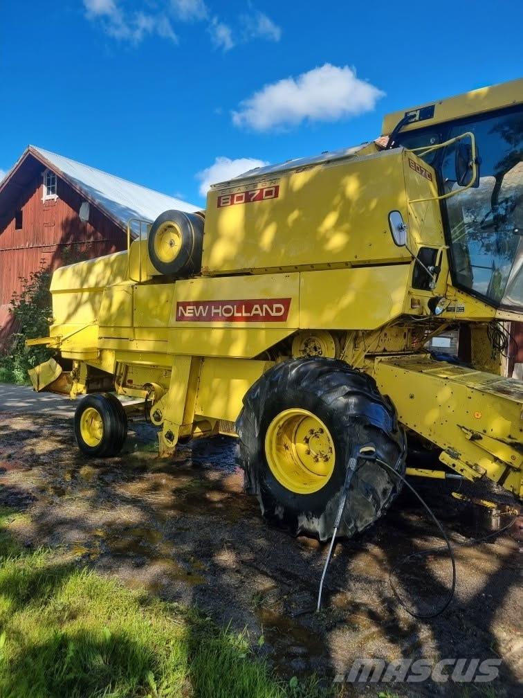 New Holland 8070, 20” 聯合收穫機