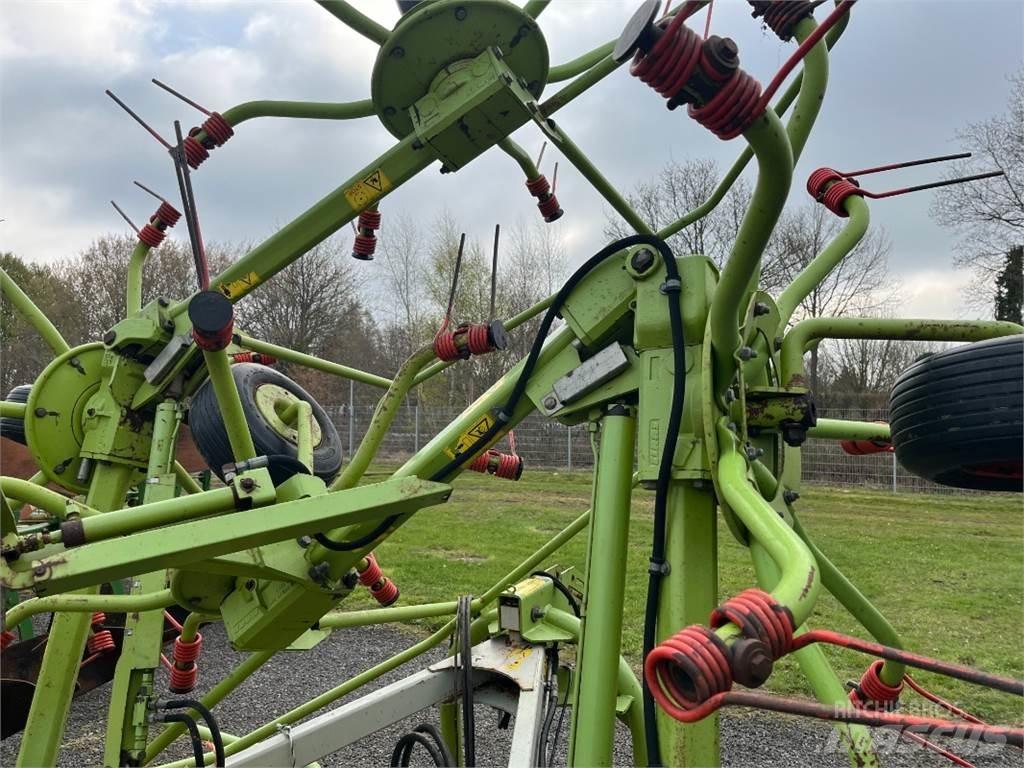 CLAAS VOLTO 770 耙與翻草機