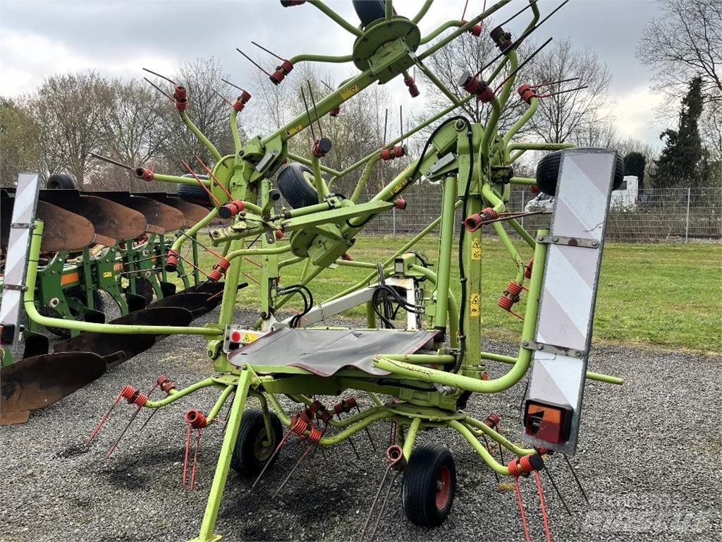 CLAAS VOLTO 770 耙與翻草機