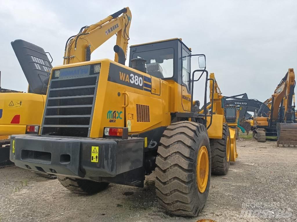 Komatsu WA 380 輪胎式裝載機