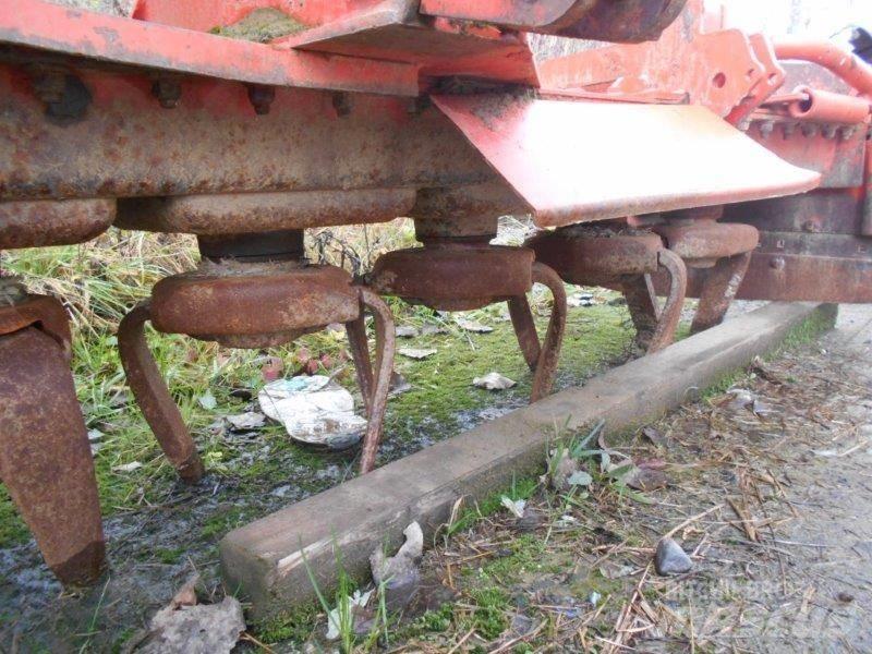 CLAAS Quadrant 1150 方形打捆機