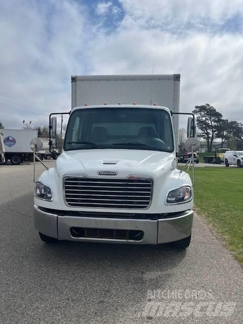 Freightliner M2106 貨箱式卡車