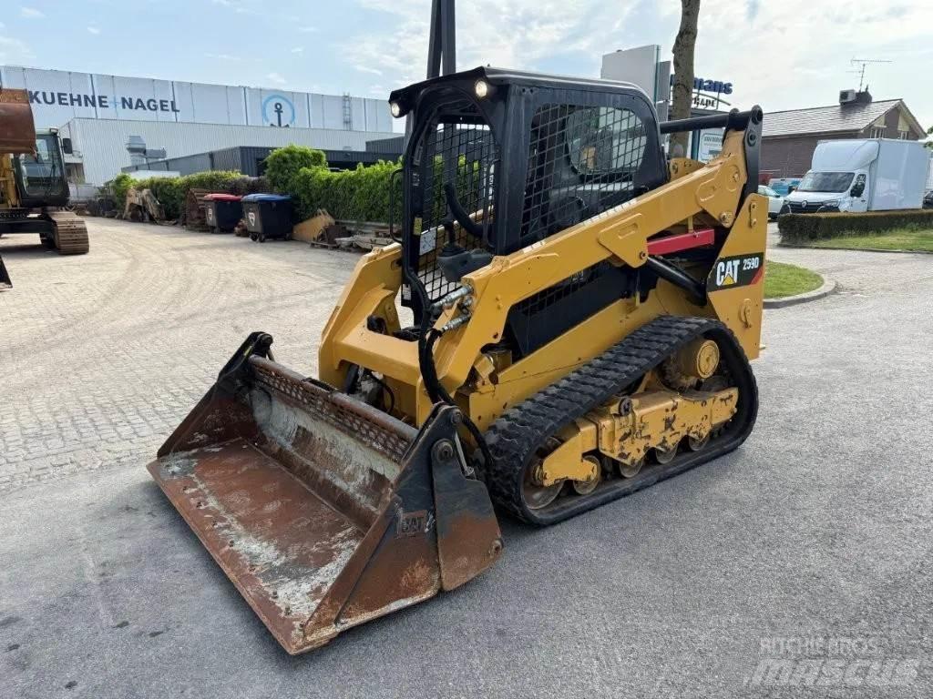 CAT 259D 滑移轉向裝載機