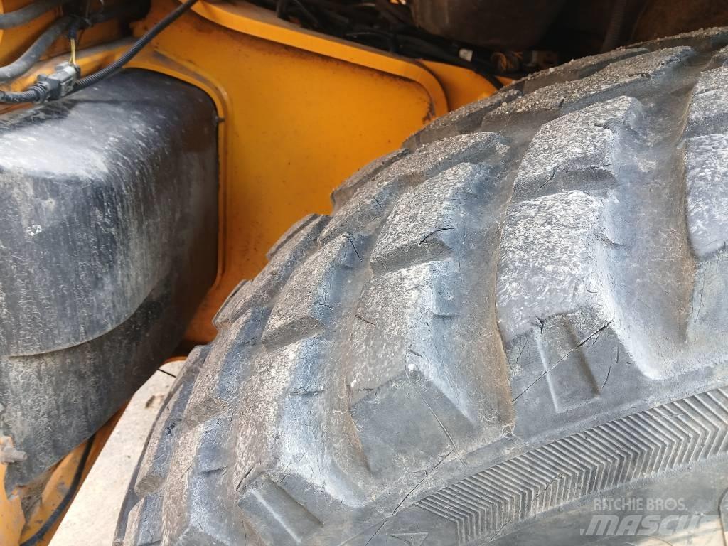 JCB 4cxProAEC 反鏟裝載機