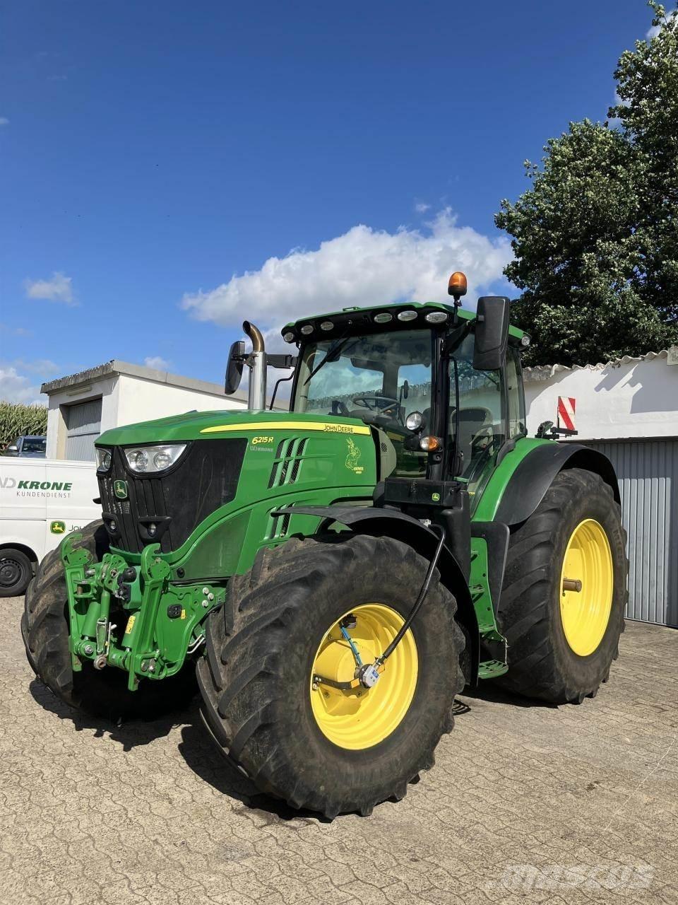 John Deere 6215R 曳引機