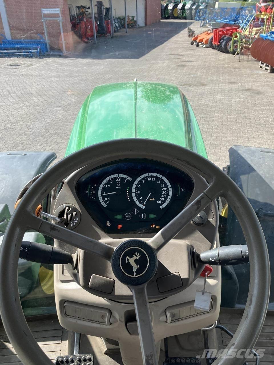 John Deere 6215R 曳引機