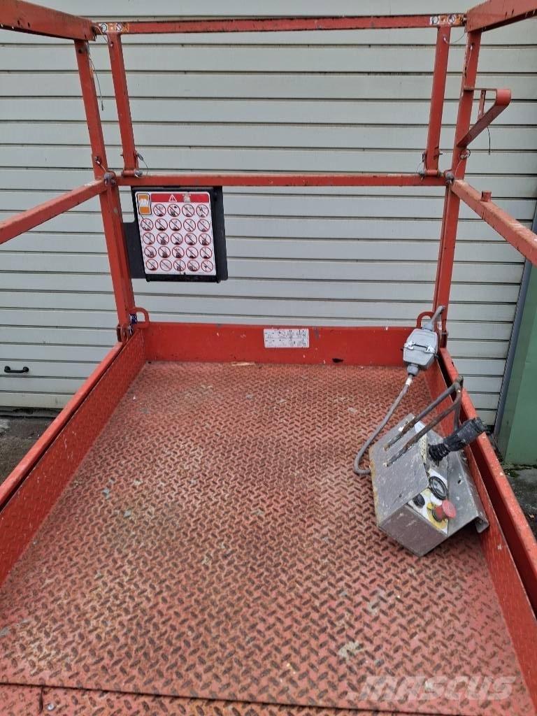 SkyJack SJ III 4632 剪式升降機