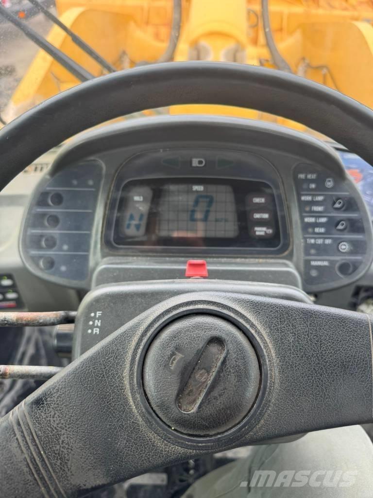 Komatsu WA 500-3 輪胎式裝載機