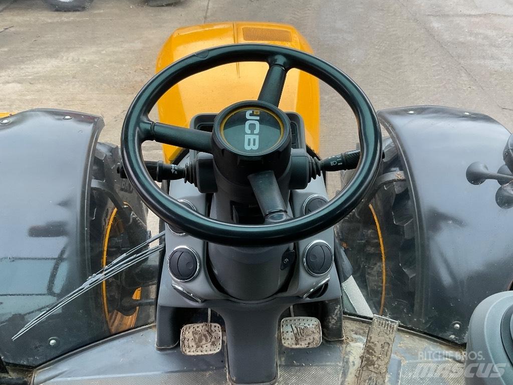 JCB Fastrac 4220 曳引機
