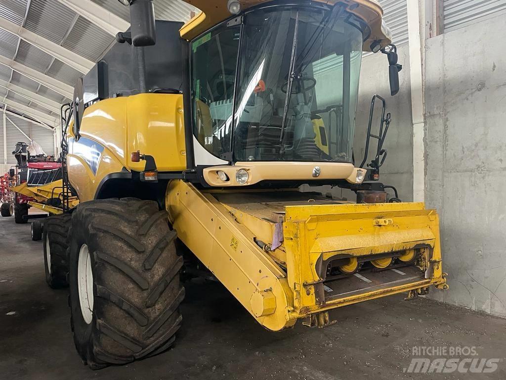 New Holland CX 820 聯合收穫機