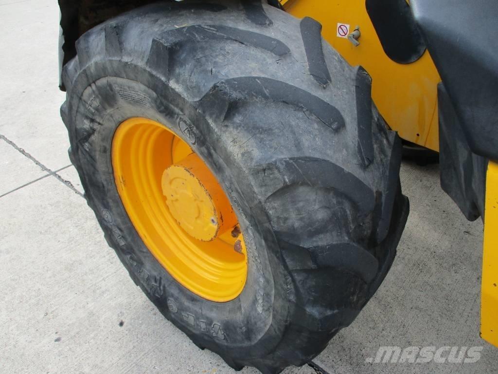 JCB 526 S (628) 伸縮臂操作車