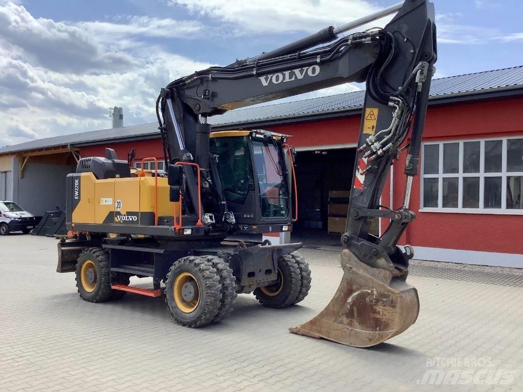 Volvo EW 220 E 旋轉式挖土機/掘鑿機/挖掘機