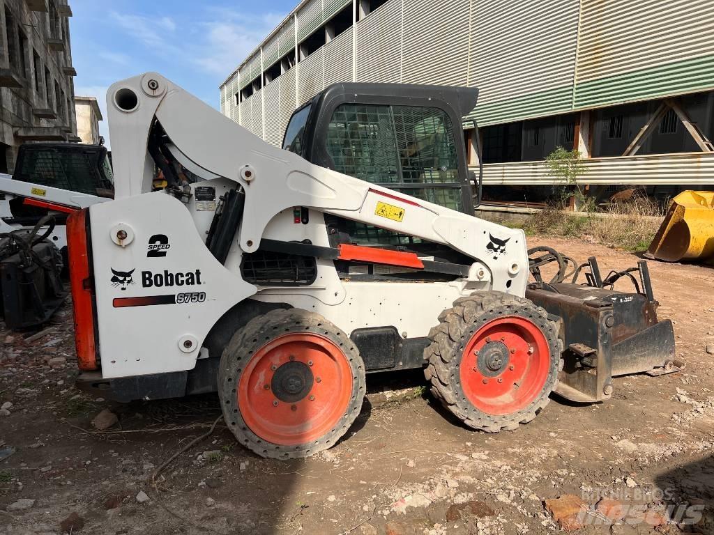 Bobcat S750 滑移轉向裝載機