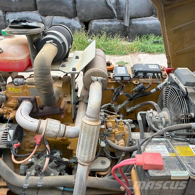 CAT CB 2.7 雙輪滾壓機