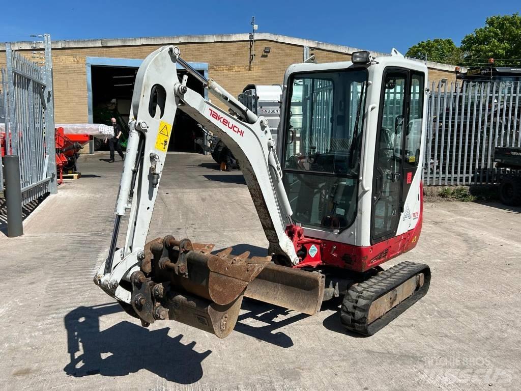 Takeuchi TB 216 小型挖土機/掘鑿機<7t(小型挖掘機)