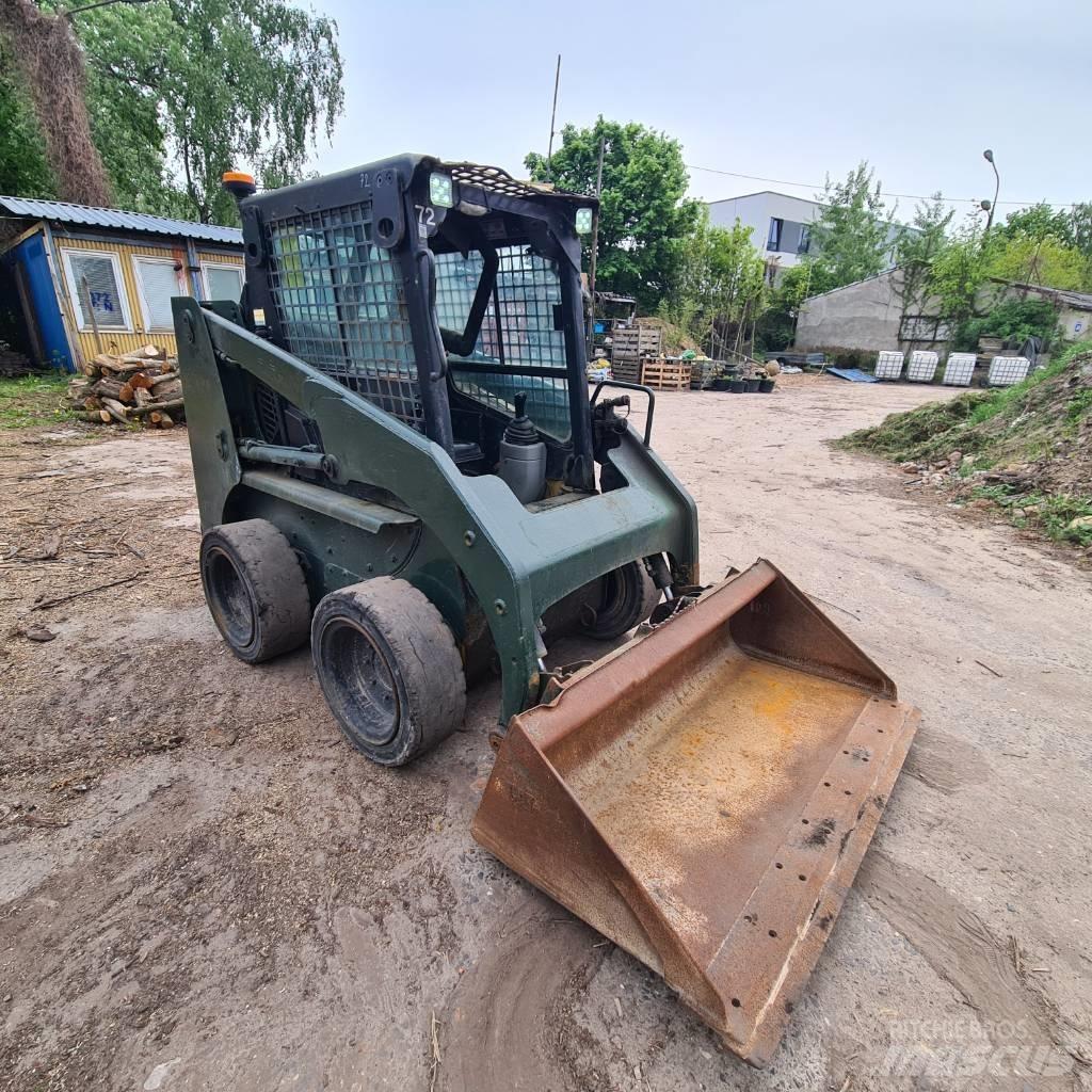 CAT 226 滑移轉向裝載機