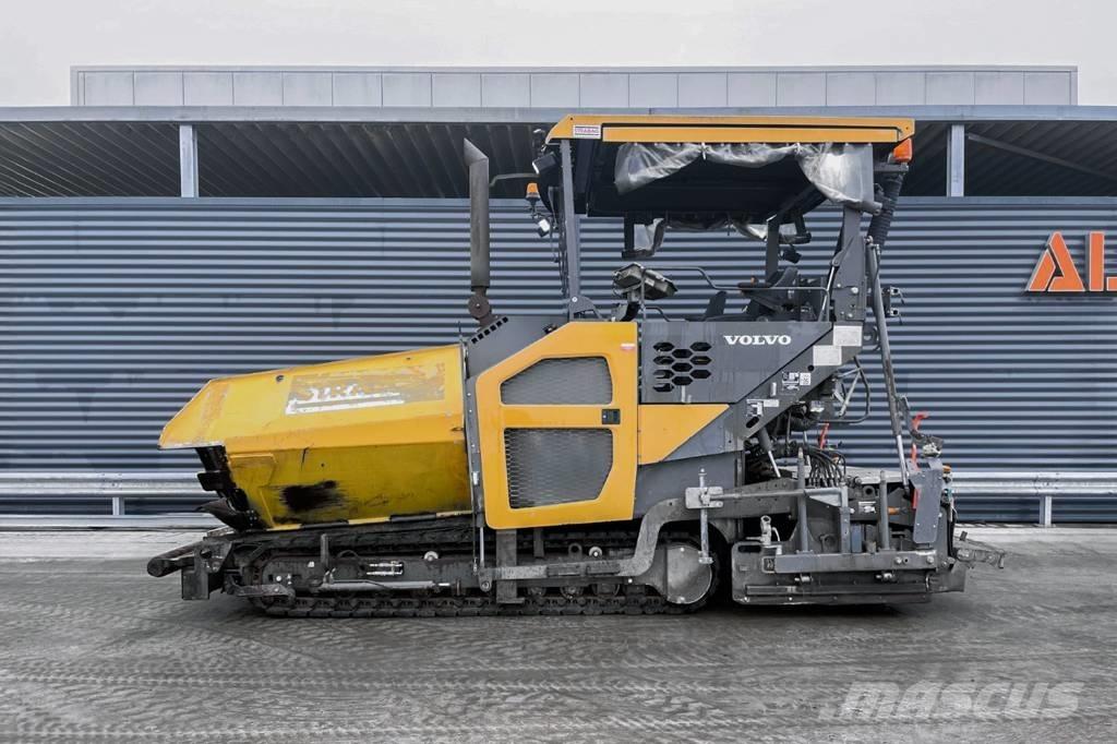 Volvo P7820C 瀝青攤舖機/鋪路機