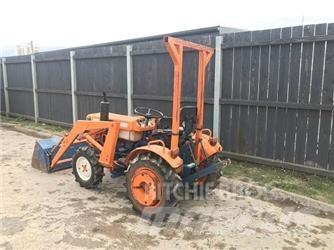 Kubota B7100D 反鏟裝載機