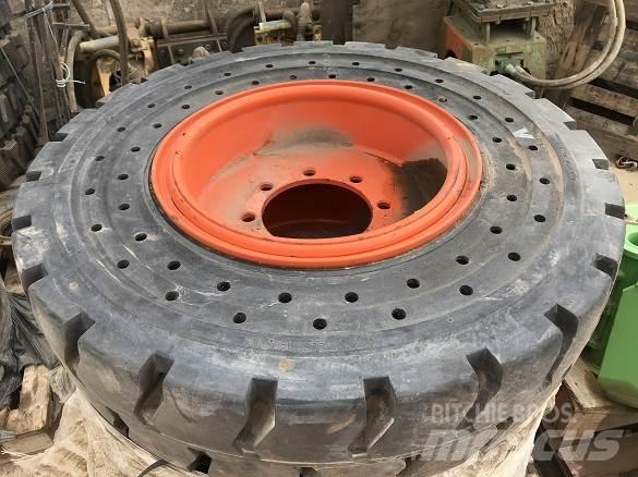  SOLID WHEELS 輪胎、車輪和輪圈