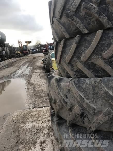  TYRES 輪胎、車輪和輪圈