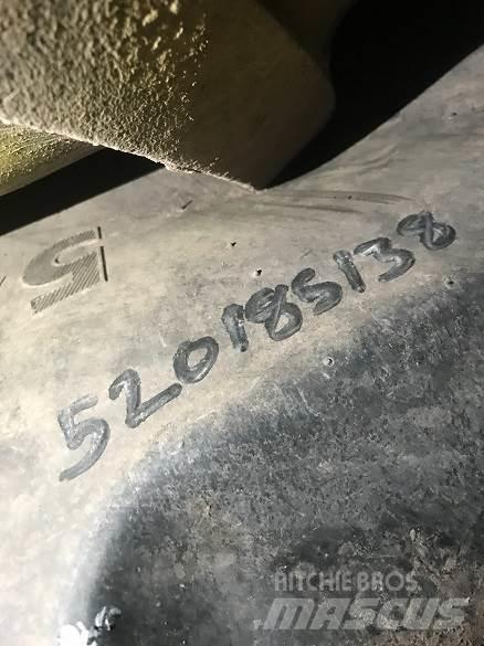  TYRES 輪胎、車輪和輪圈