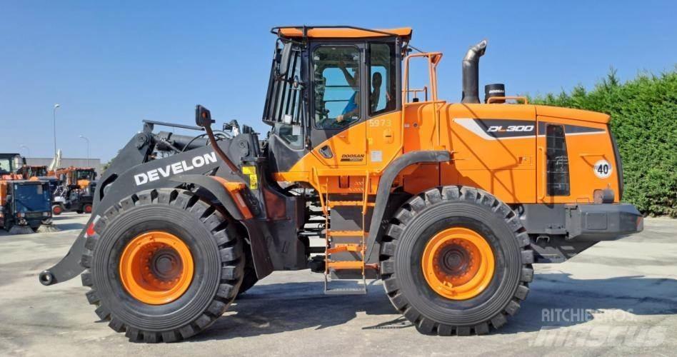 Doosan DL300-5 輪胎式裝載機
