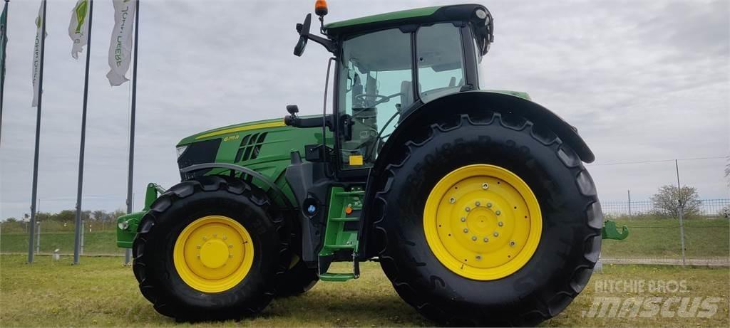 John Deere 6215R 曳引機