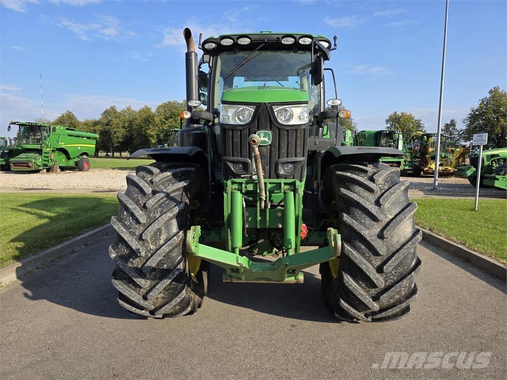 John Deere 6215R 曳引機