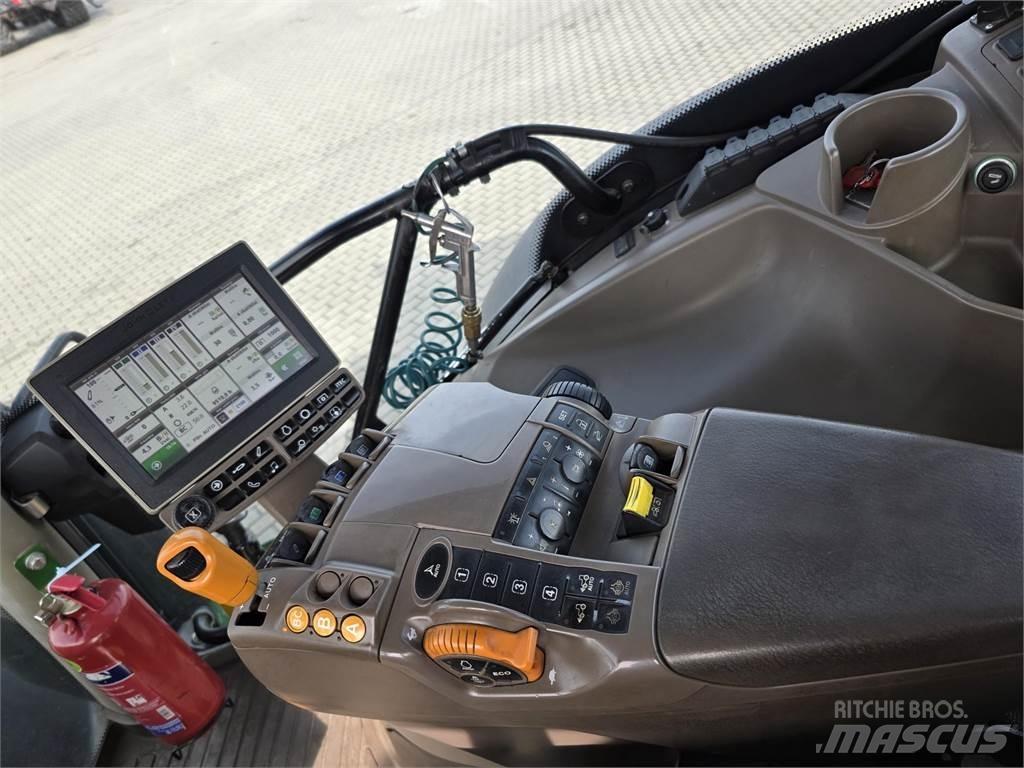 John Deere 6215R 曳引機