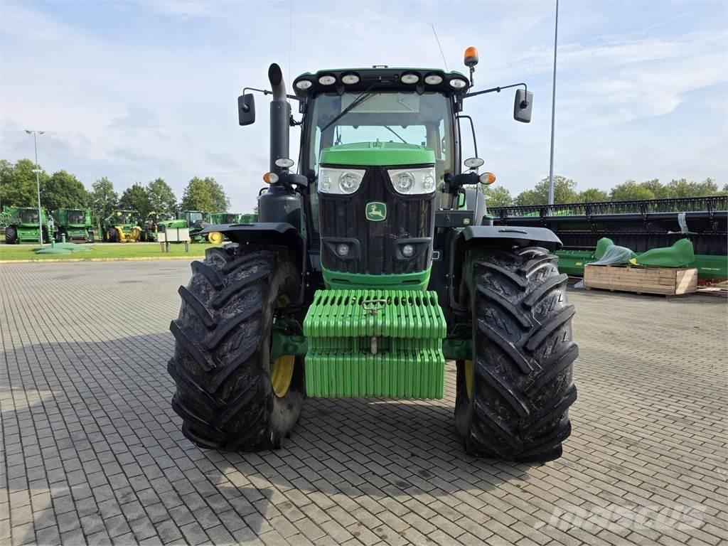 John Deere 6215R 曳引機