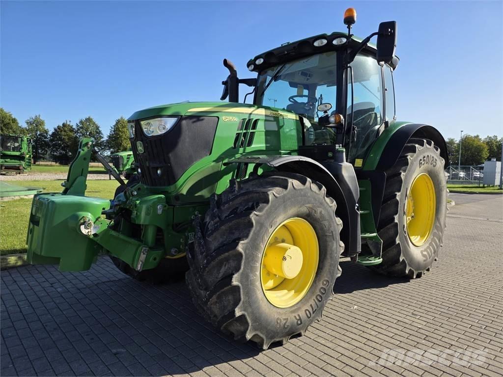 John Deere 6215R 曳引機