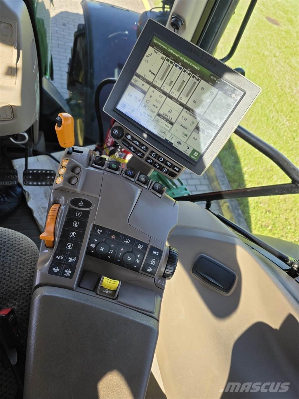 John Deere 6215R 曳引機