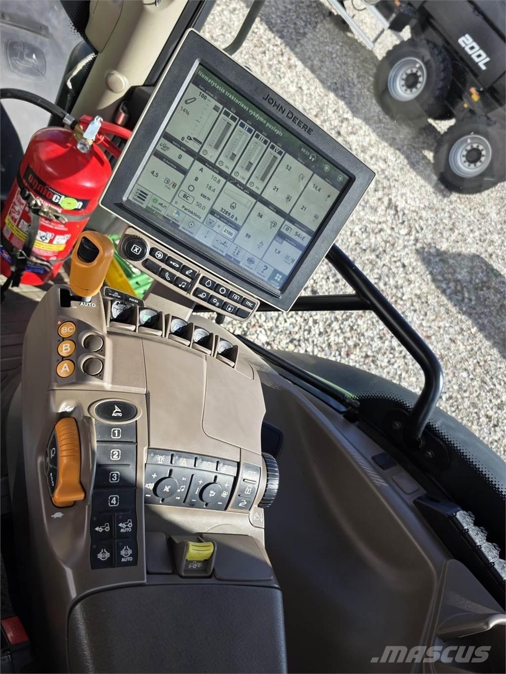John Deere 6215R 曳引機