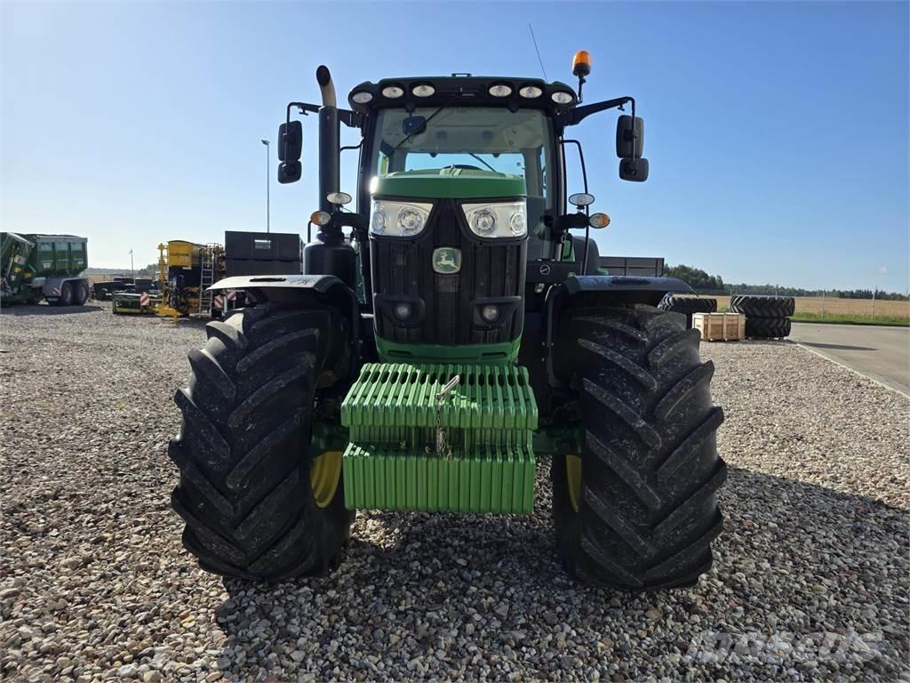 John Deere 6215R 曳引機