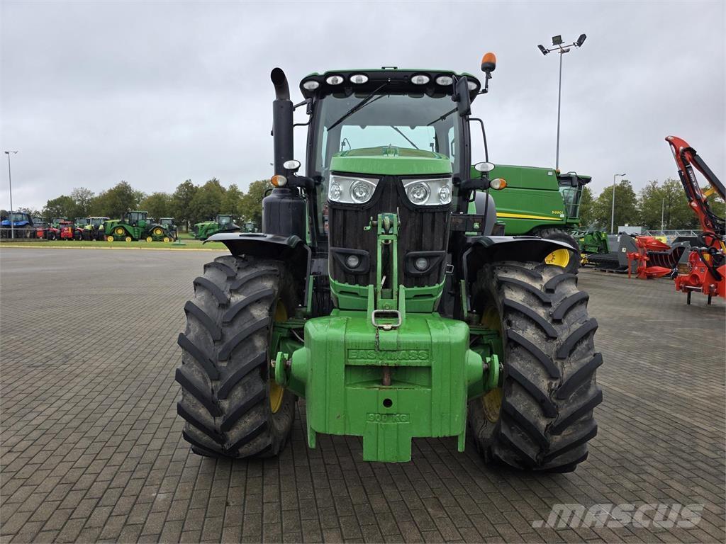 John Deere 6215R 曳引機